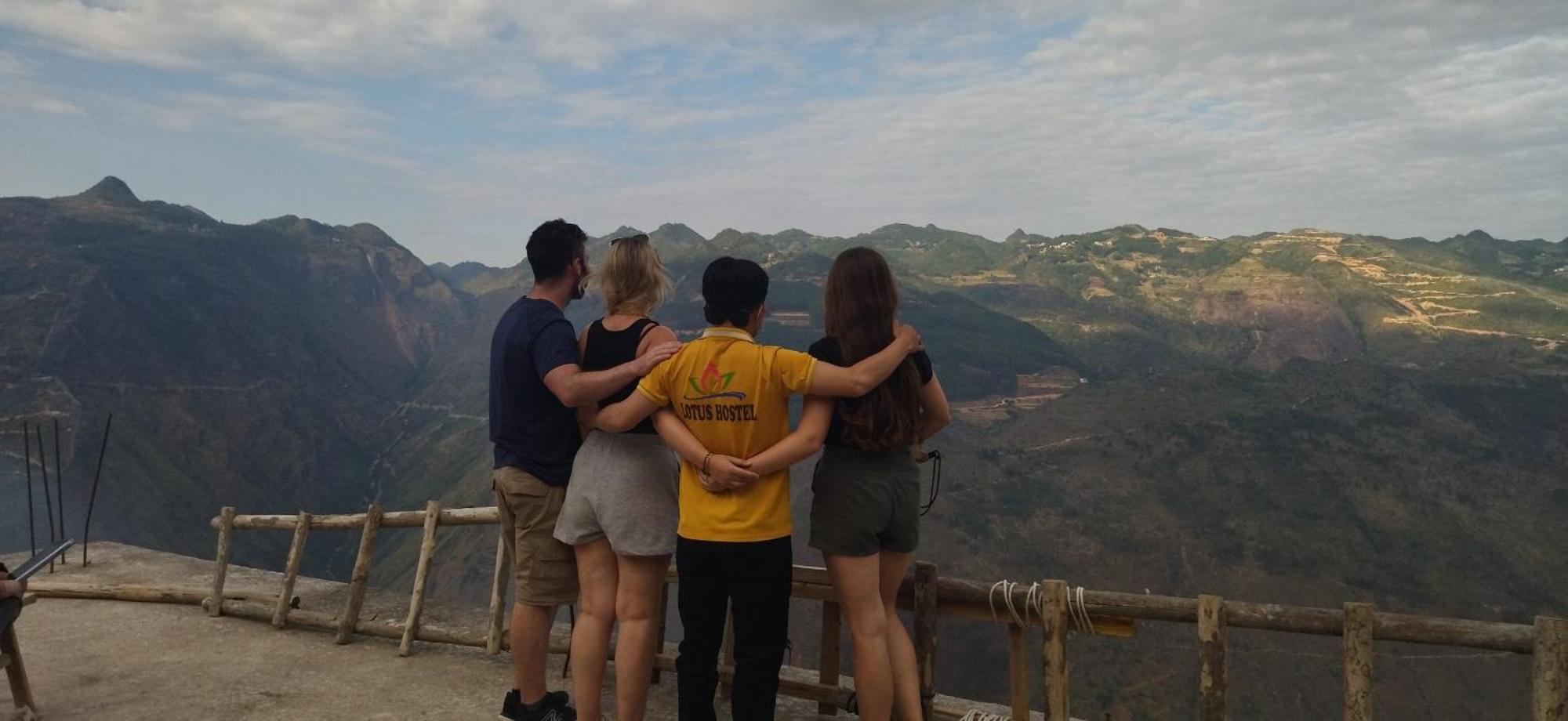 Ha Giang Lotus Hostel Motorbikes Tours Eksteriør bilde